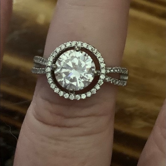 Ladies size 7 sterling silver (925) ring - Picture 1 of 1